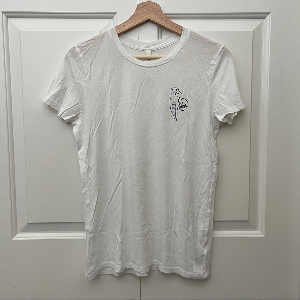White T-Shirt w/ Embroidered Dog Design | Aritzia, The Group Babaton